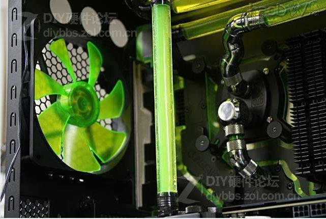 点击查看大图 荷兰的CM-HAF-XL电脑机箱改装改造