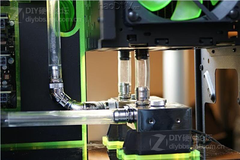 点击查看大图 荷兰的CM-HAF-XL电脑机箱改装改造