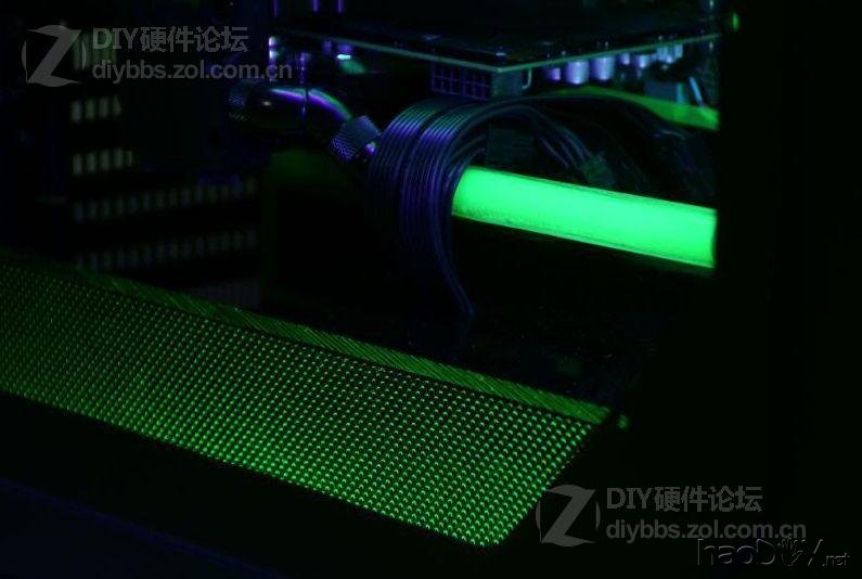 点击查看大图 荷兰的CM-HAF-XL电脑机箱改装改造