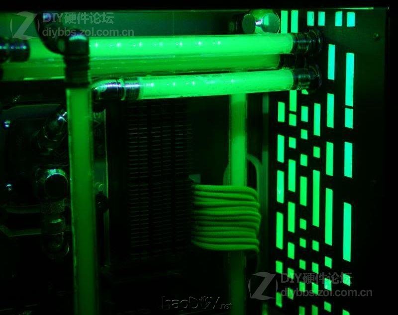 点击查看大图 荷兰的CM-HAF-XL电脑机箱改装改造