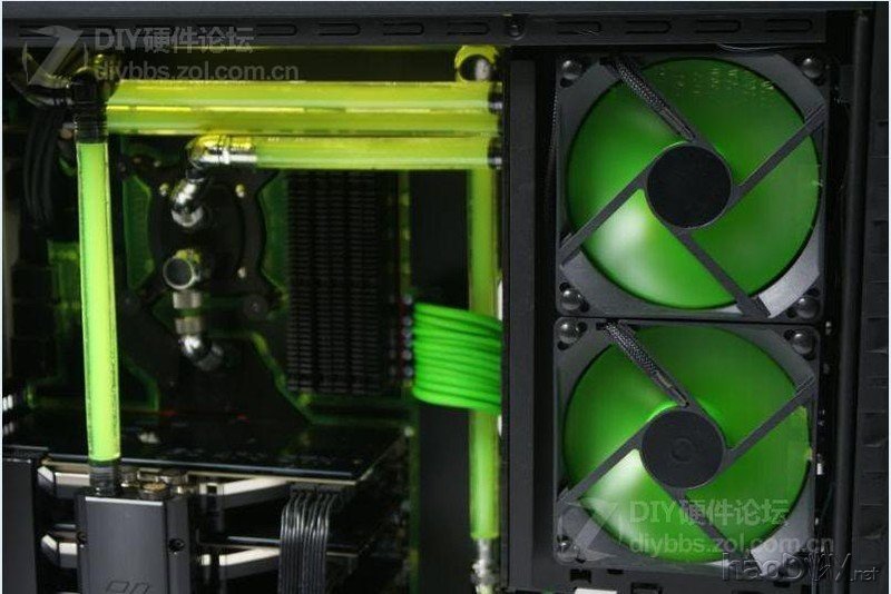 点击查看大图 荷兰的CM-HAF-XL电脑机箱改装改造