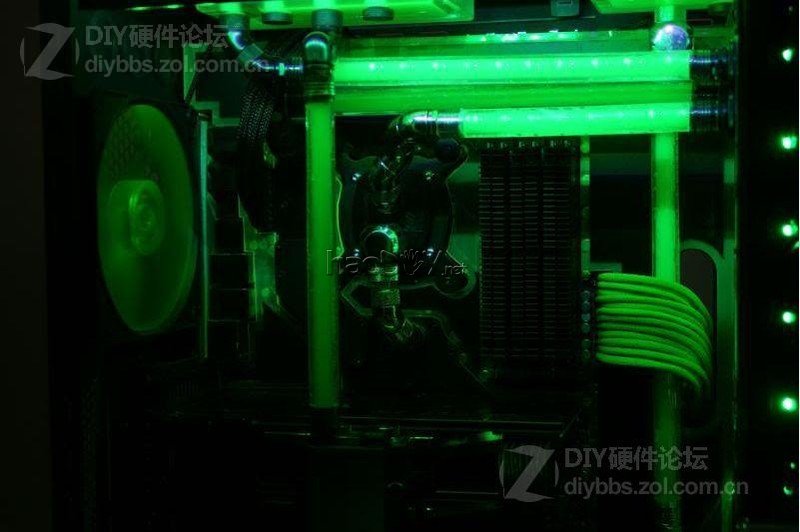 点击查看大图 荷兰的CM-HAF-XL电脑机箱改装改造