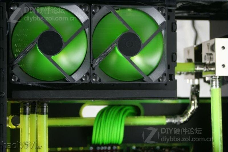 点击查看大图 荷兰的CM-HAF-XL电脑机箱改装改造