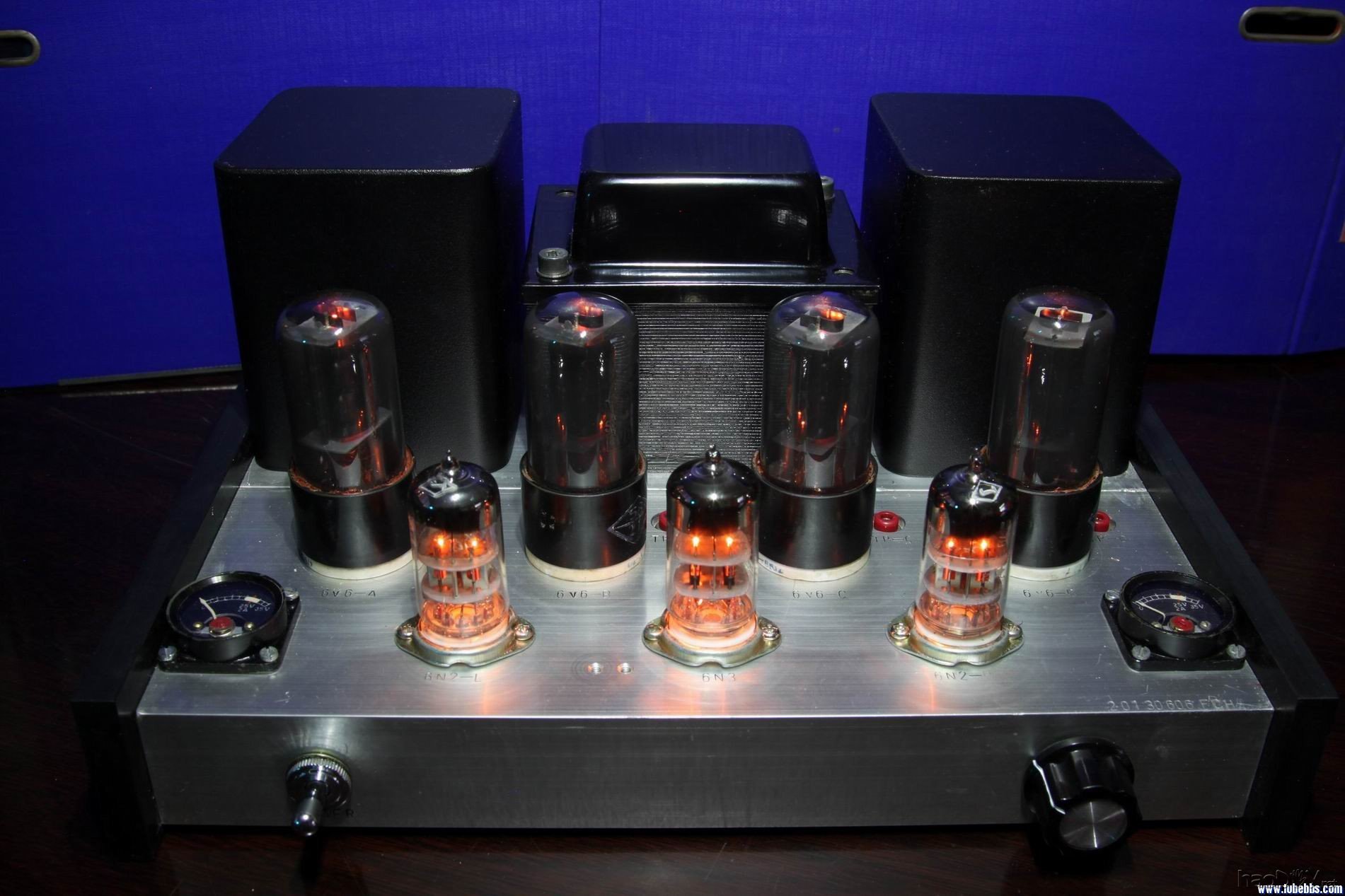 新生报到之6n2+6n3+6v6(6p6p)电子管胆机推挽桌放