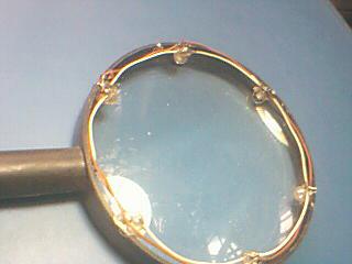 4  6个发光管并联引出2根线从小孔中穿出 自制带灯高倍带led灯放大镜