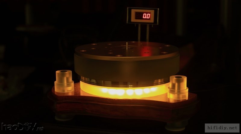 底部安装了led灯带 底部安装了led灯带