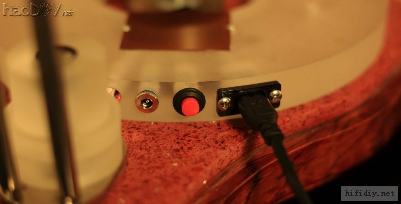 基座与转盘之间安装了一块直径280mm*25mm的亚克力板,中间挖空用来安装测速器电源,led灯带 基座与转盘之间安装了一块直径280mm*25mm的亚克力板,中间挖空用来安装测速器电源,led灯带