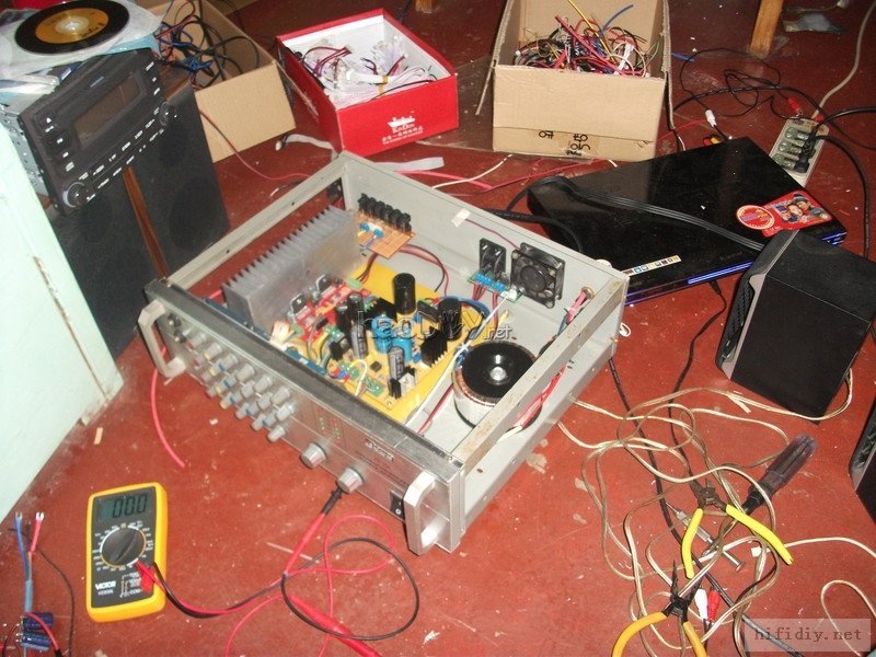 调试中1.JPG 再次制作环氧树脂板机箱的LM4766BTL卡拉OK功放