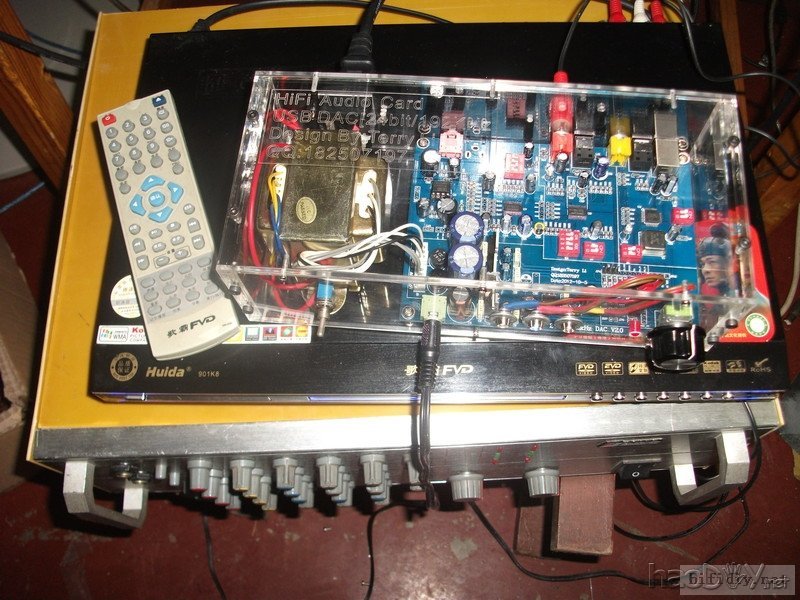 试听中3.JPG 再次制作环氧树脂板机箱的LM4766BTL卡拉OK功放