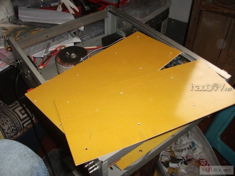 机箱制作中2.JPG 再次制作环氧树脂板机箱的LM4766BTL卡拉OK功放