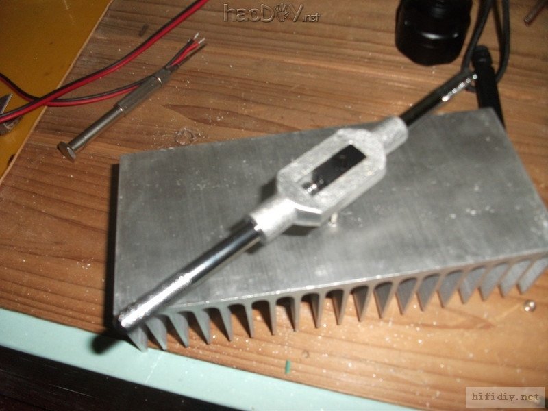 打空中1.JPG 再次制作环氧树脂板机箱的LM4766BTL卡拉OK功放