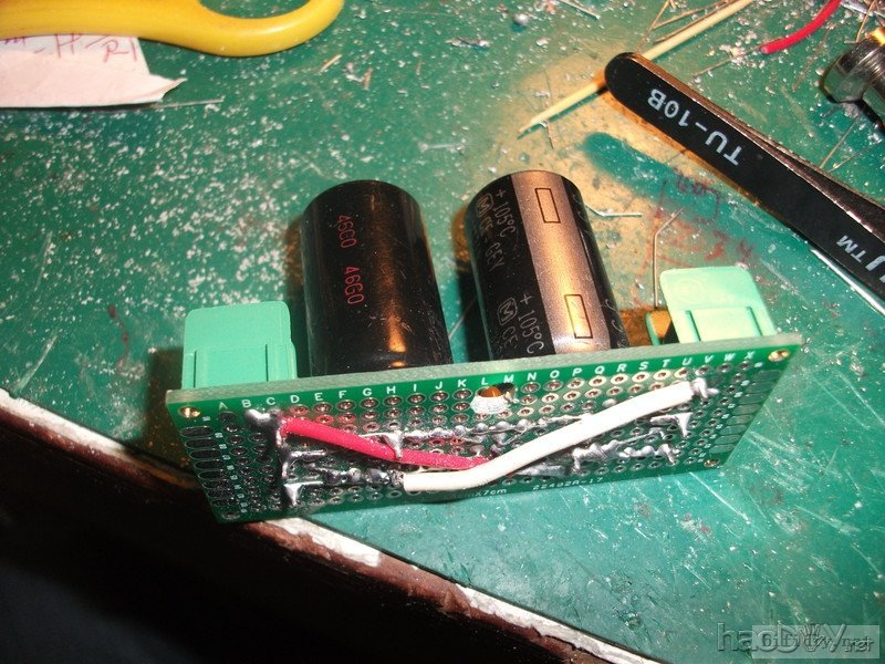 再增加一个4700UF的滤波电容.JPG 再次制作环氧树脂板机箱的LM4766BTL卡拉OK功放