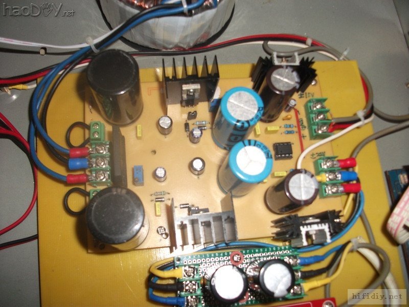 电源板特写.JPG 再次制作环氧树脂板机箱的LM4766BTL卡拉OK功放