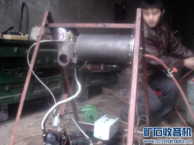 20062162059192.jpg 自制的涡轮喷射发动机开车成功了