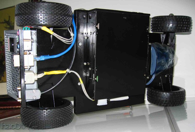 手工打造的悍马电脑机箱