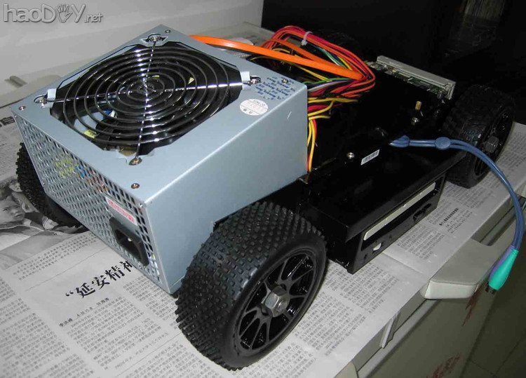 手工打造的悍马电脑机箱