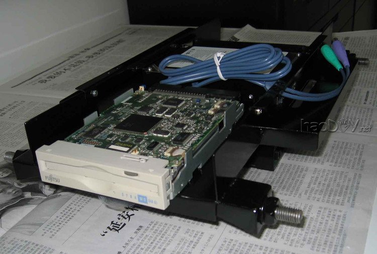 手工打造的悍马电脑机箱