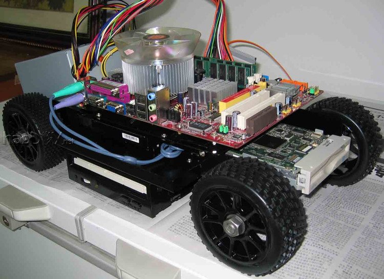 手工打造的悍马电脑机箱