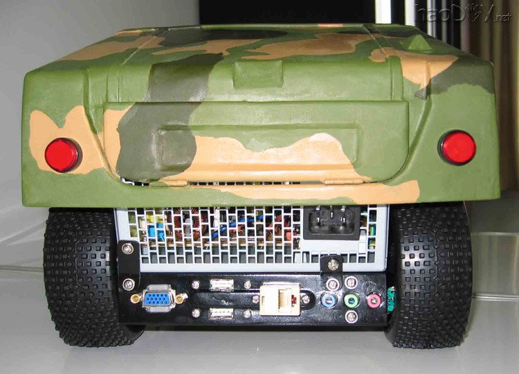 手工打造的悍马电脑机箱