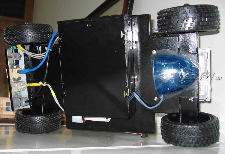 手工打造的悍马电脑机箱