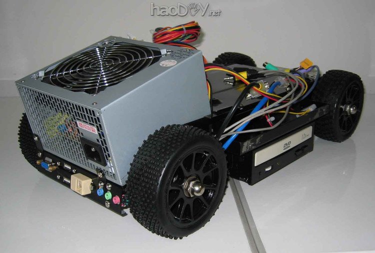 手工打造的悍马电脑机箱