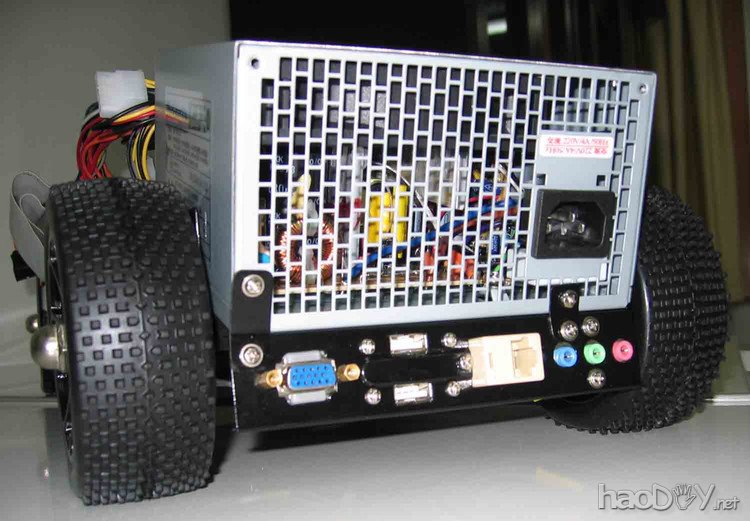 手工打造的悍马电脑机箱