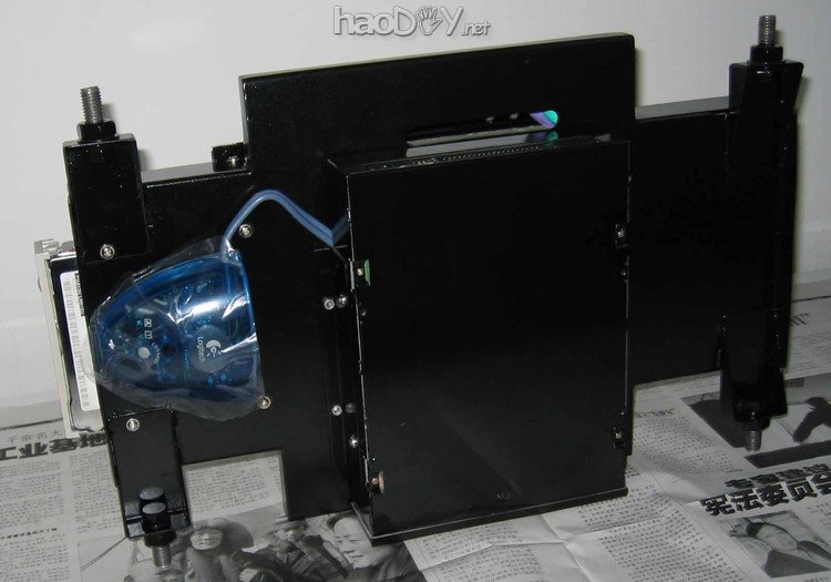 手工打造的悍马电脑机箱