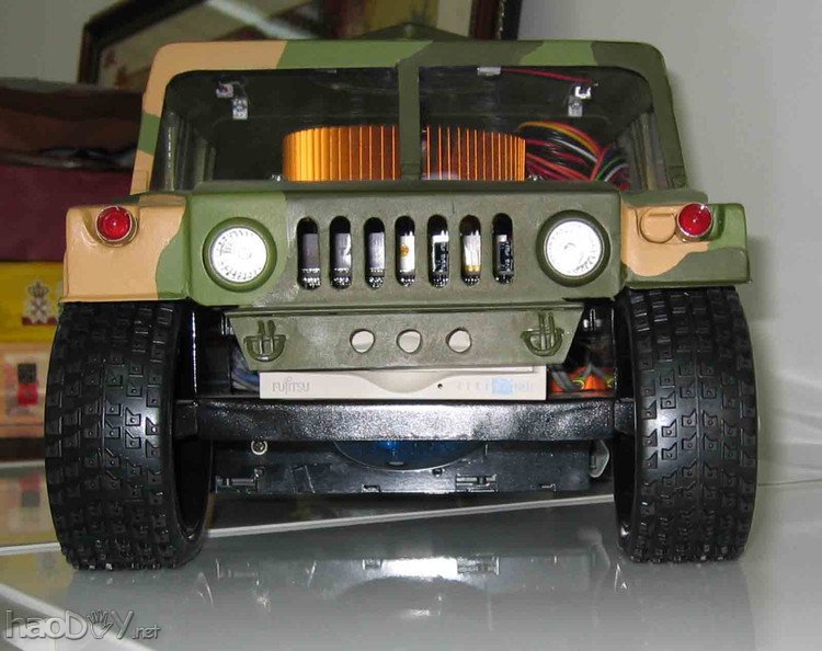 手工打造的悍马电脑机箱