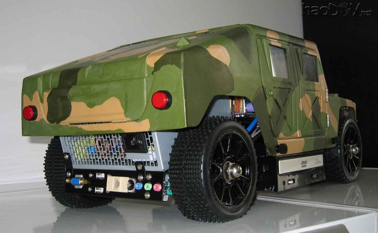 手工打造的悍马电脑机箱