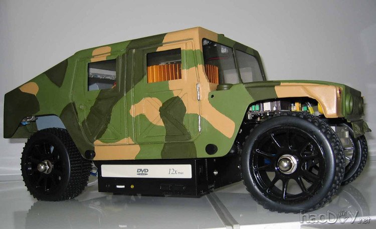 手工打造的悍马电脑机箱