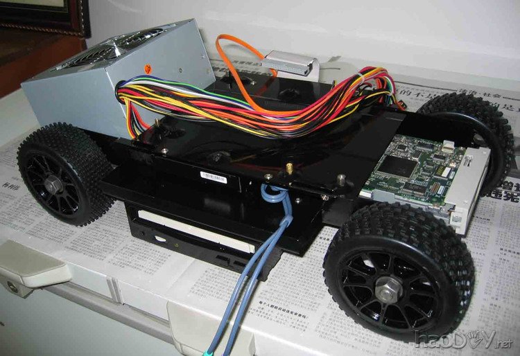 手工打造的悍马电脑机箱