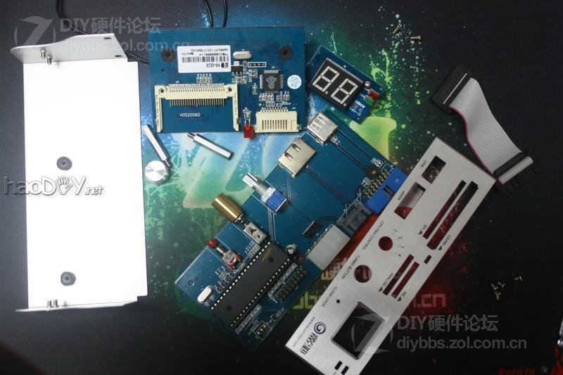 点击查看大图 电脑多功能面板。。然后无聊。。果断拆了。。发现有好货