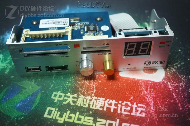 点击查看大图 电脑多功能面板。。然后无聊。。果断拆了。。发现有好货