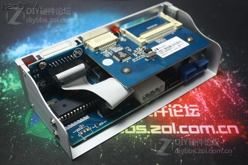 点击查看大图 电脑多功能面板。。然后无聊。。果断拆了。。发现有好货