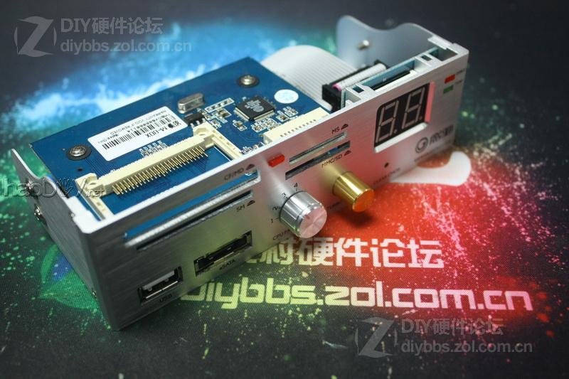 点击查看大图 电脑多功能面板。。然后无聊。。果断拆了。。发现有好货