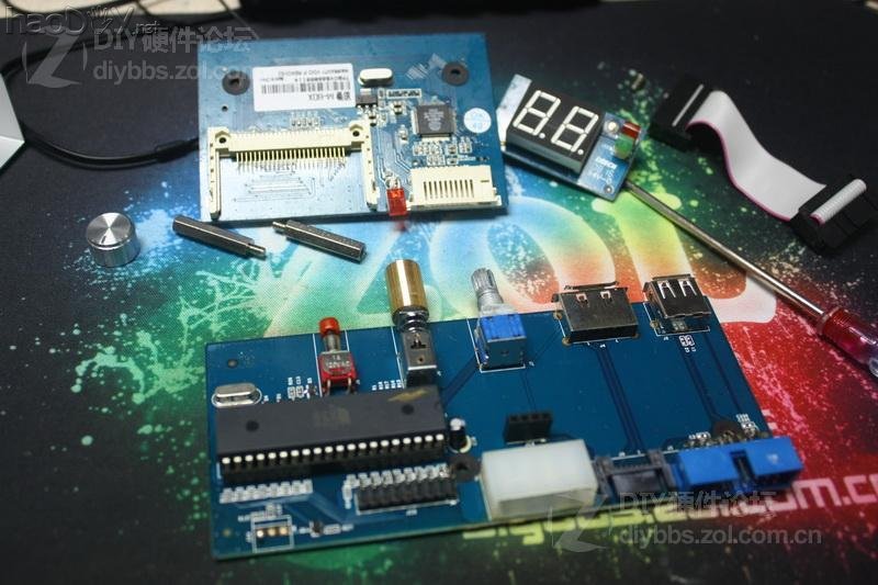 点击查看大图 电脑多功能面板。。然后无聊。。果断拆了。。发现有好货