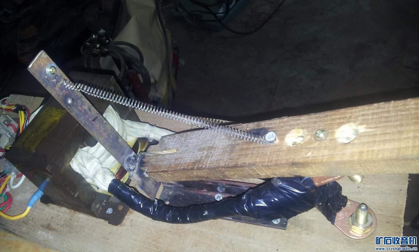 20120720_190058.jpg 用黄铜估摸的点焊机