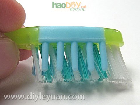 用牙刷制作的小机器人 附视频