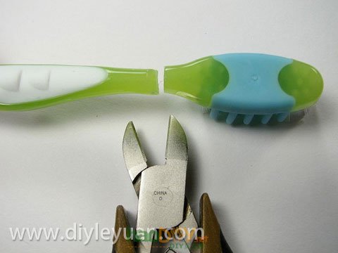 用牙刷制作的小机器人 附视频