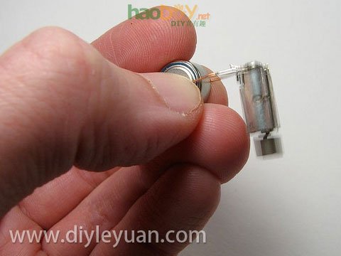 用牙刷制作的小机器人 附视频