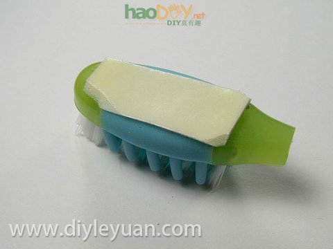 用牙刷制作的小机器人 附视频