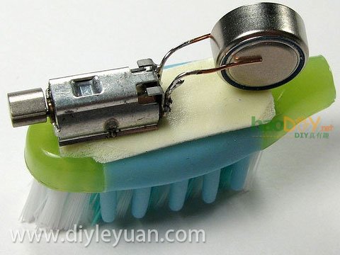 用牙刷制作的小机器人 附视频
