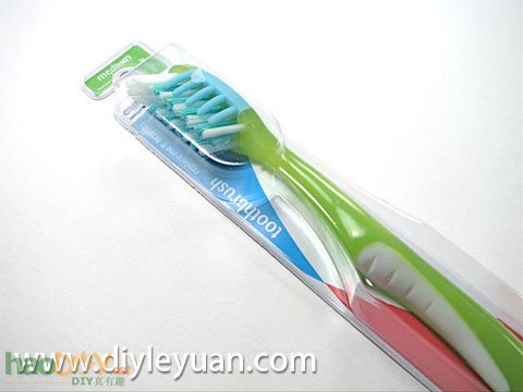 用牙刷制作的小机器人 附视频