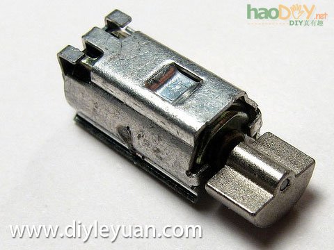 用牙刷制作的小机器人 附视频