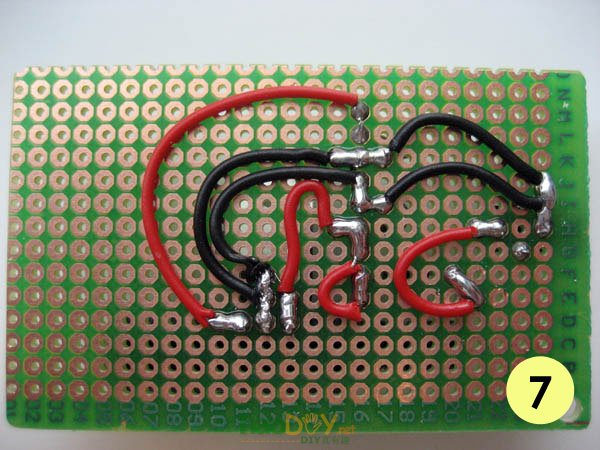 用普通电池给手机充电