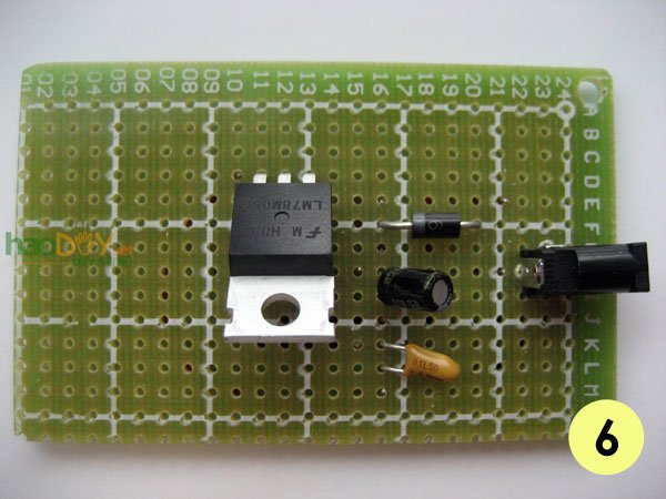 用普通电池给手机充电