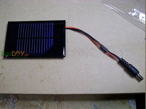 DIY iPhone iPod 太阳能充电器的制作