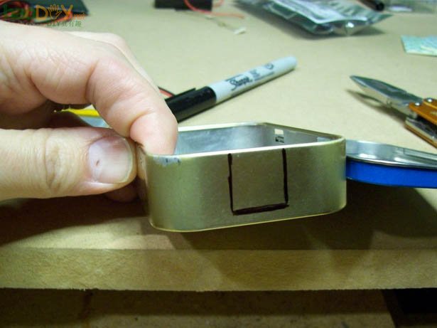 DIY iPhone iPod 太阳能充电器的制作