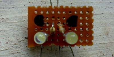 制作两只LED交替闪烁闪光灯电路