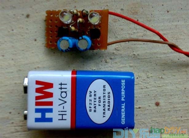 制作两只LED交替闪烁闪光灯电路